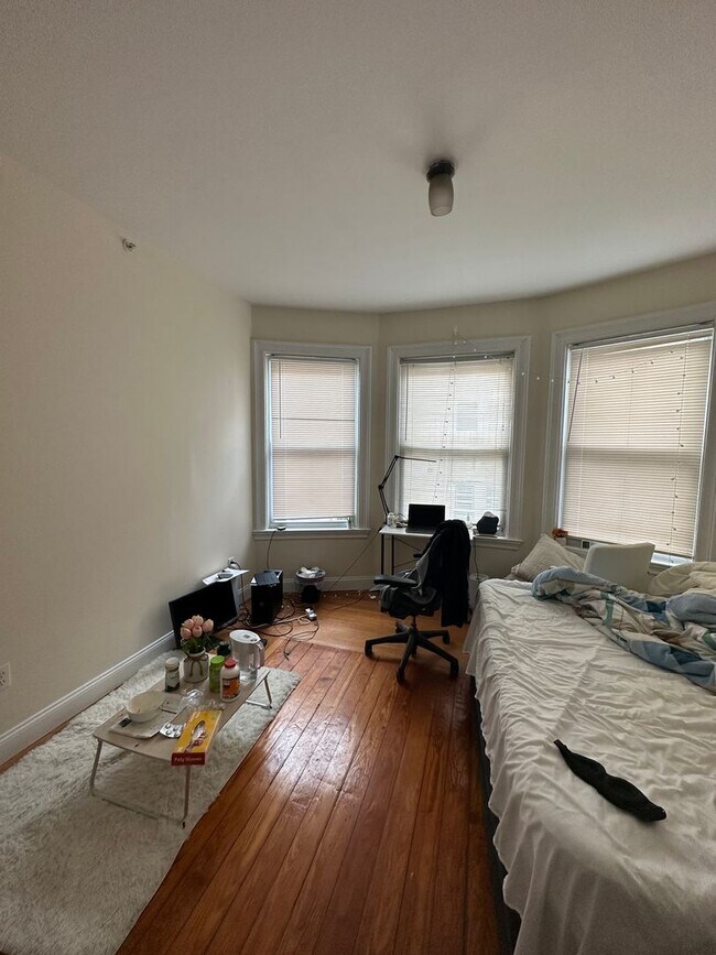 Foto del edificio - Allston 2 Bed / 2 Bath – No Broker Fee – Central A/C – 9/1