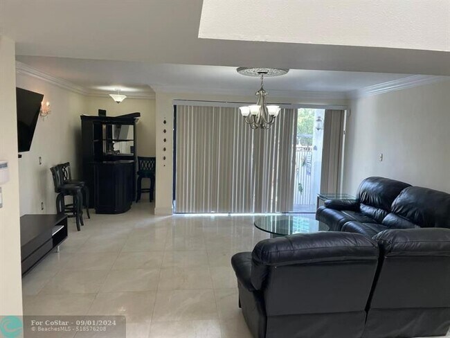 Building Photo - 237 Poinciana Island Dr