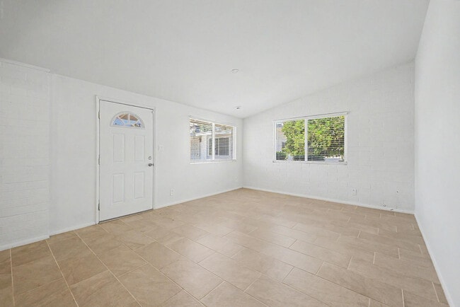 Building Photo - 10606 W Oakmont Dr