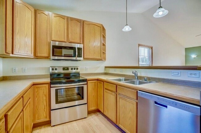 Building Photo - 1002 Severson Dr