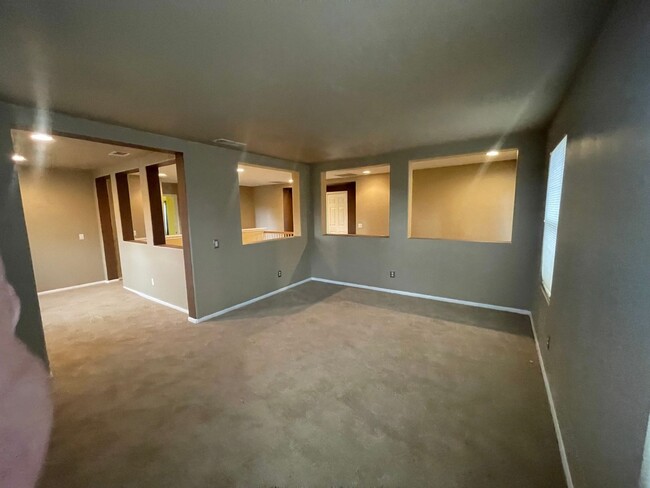 Building Photo - Spacious 4BR House in Murrieta