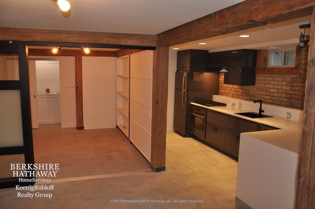 Building Photo - 1940 N Hoyne Ave