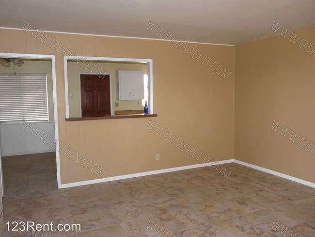 Foto del edificio - 3 br, 1.5 bath House - 12567 DAISY ST