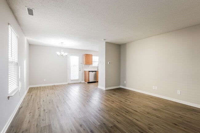 Building Photo - 10755 Glenayr Dr