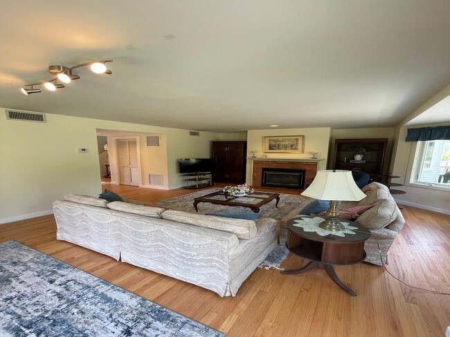 Building Photo - 15 Hammersmith Rd