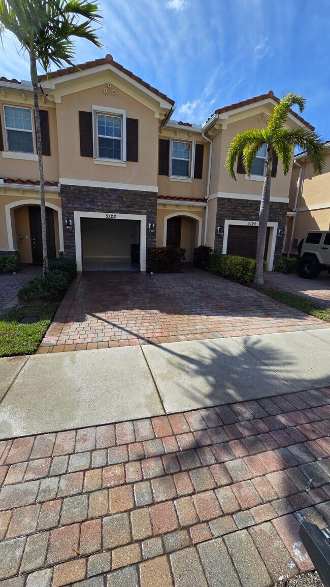 Building Photo - 5122 Ashley River Rd