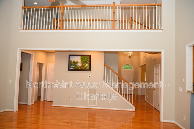 Building Photo - 529 Fair Oaks Dr