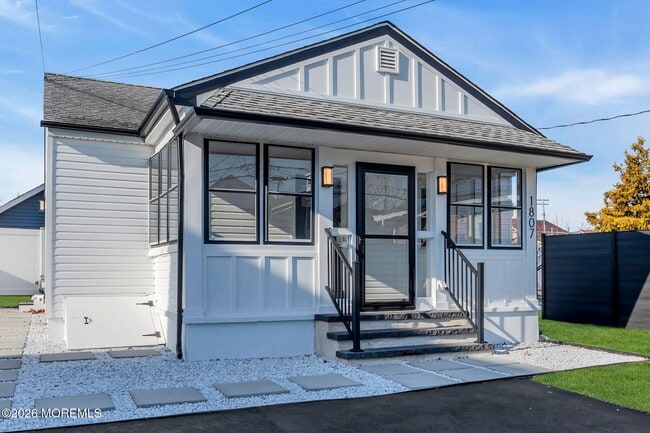 Building Photo - 1807 Laurel Terrace