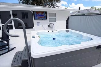 Building Photo - 2238 Clematis St