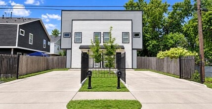 Building Photo - 992 Marjorie St