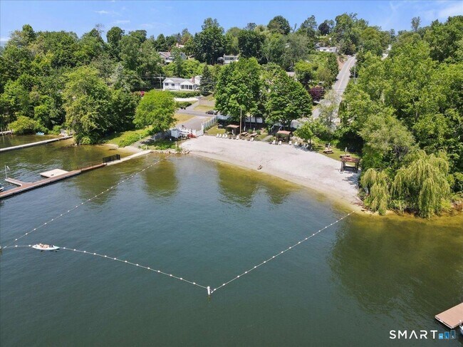 Foto del edificio - 5 Main Dr