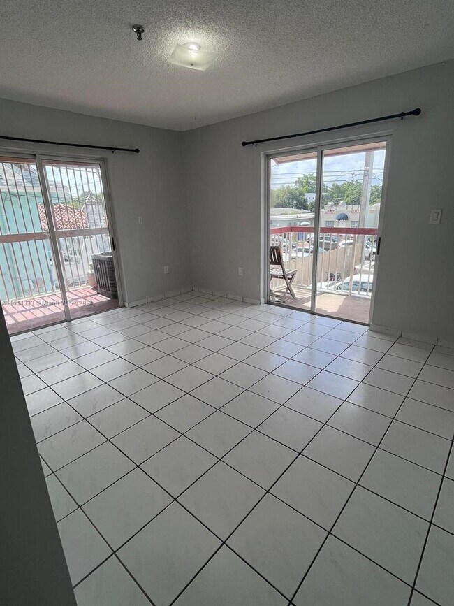 Foto del edificio - 1699 SW 7th St