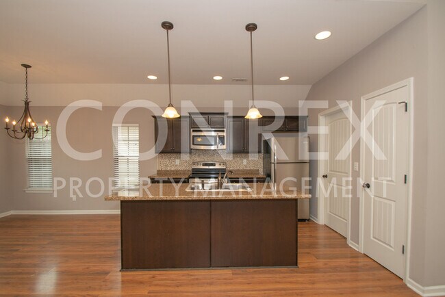 Building Photo - Amazing Home!