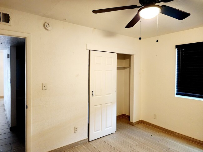 Building Photo - 2 Bedroom Condo near GCU!