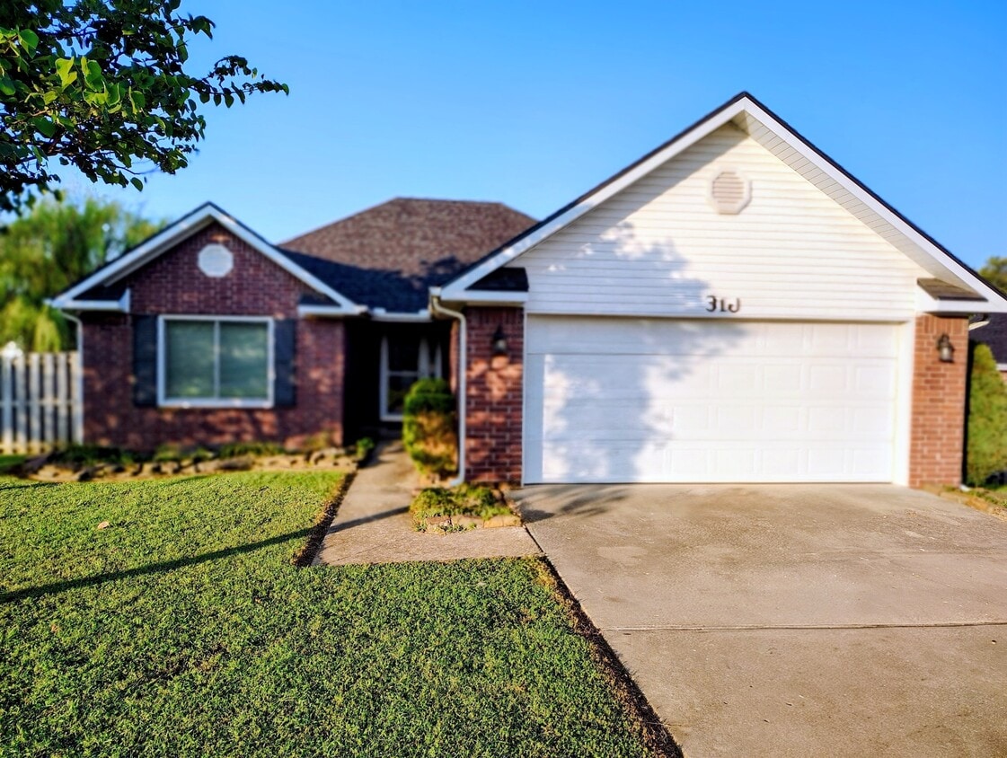 Primary Photo - 311 Ketch Ct