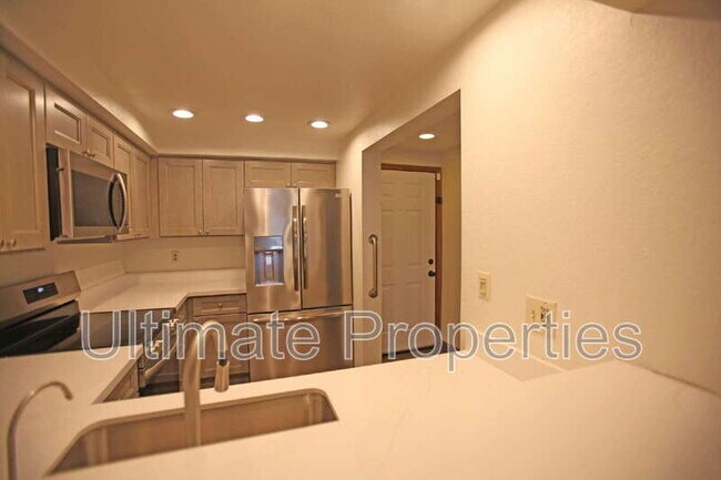 Photo - 2201 W Union Hills Dr Apartment