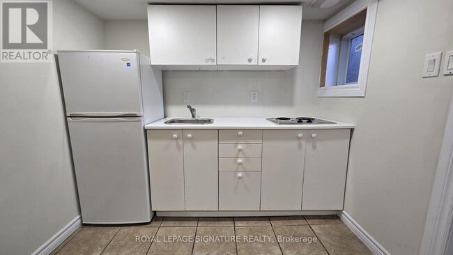 Building Photo - 3661 Lake Shore Blvd W