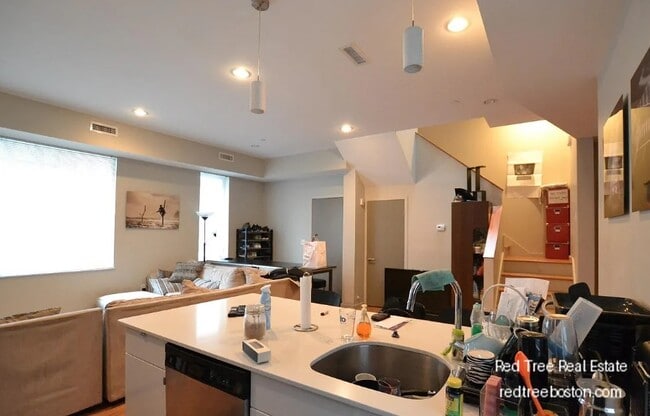 Foto del edificio - 53 Glenville Ave