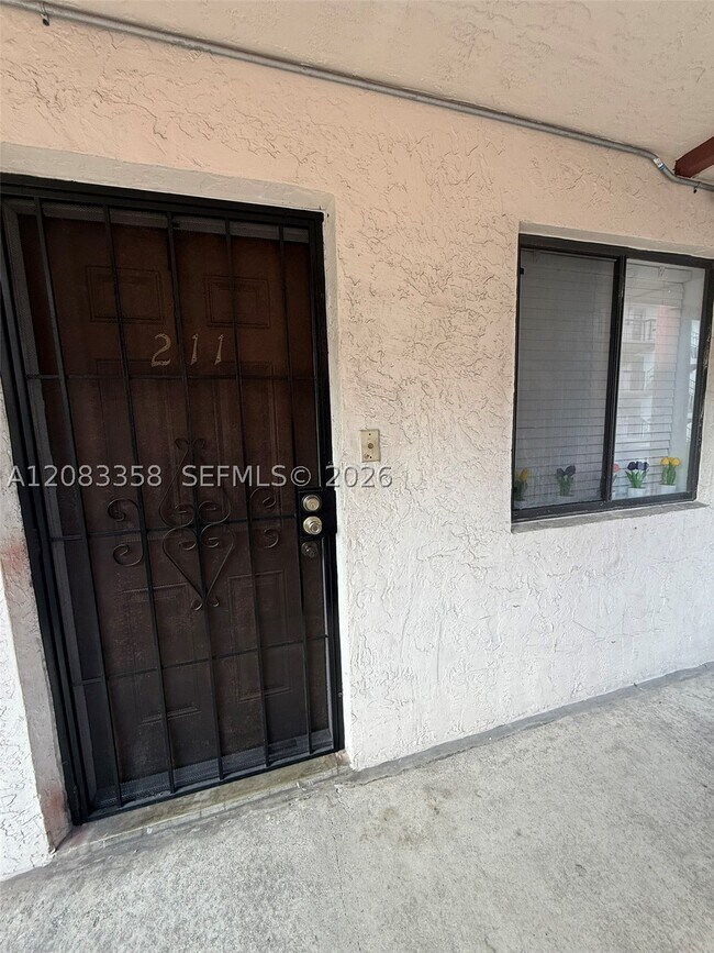 Building Photo - 5420 W 21st Ct