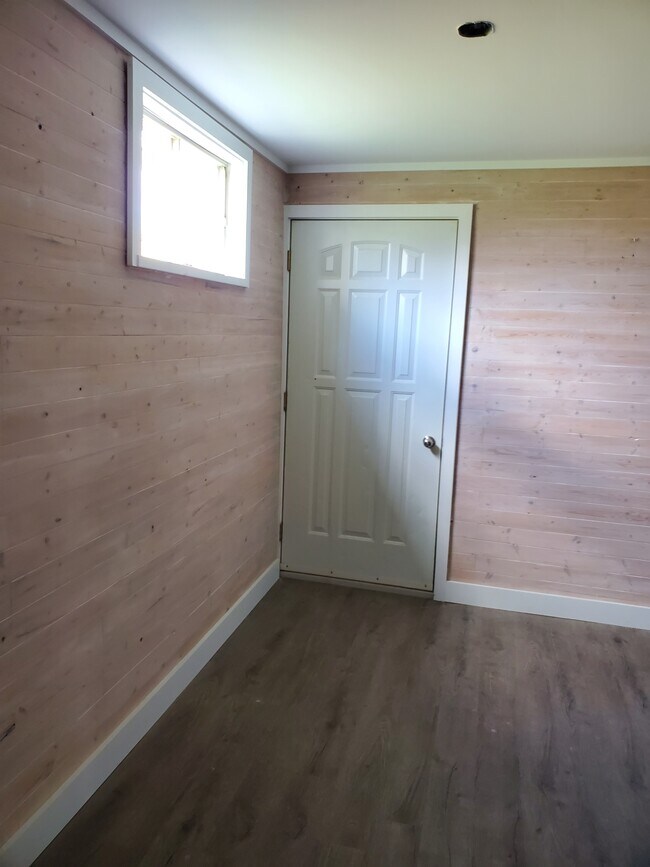 Photo du bâtiment - Only trees Infront and trees behind.