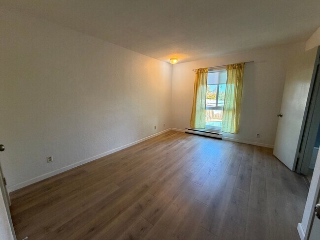 Building Photo - 5104 Westmont Ave