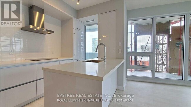 Photo du bâtiment - 2221 Yonge St