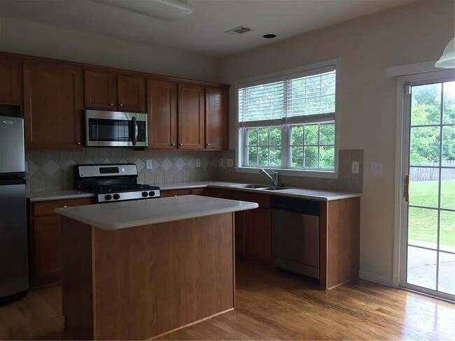 Building Photo - 3525 Moor Pointe Dr