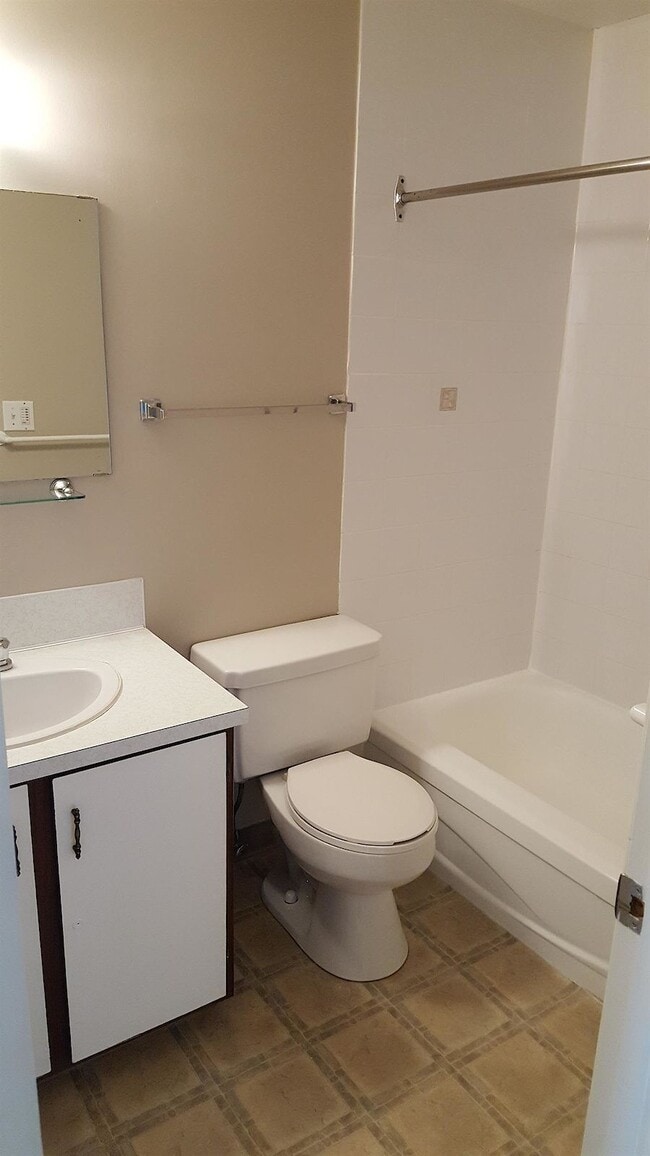 Building Photo - Comfortable Living in Huntington Hills