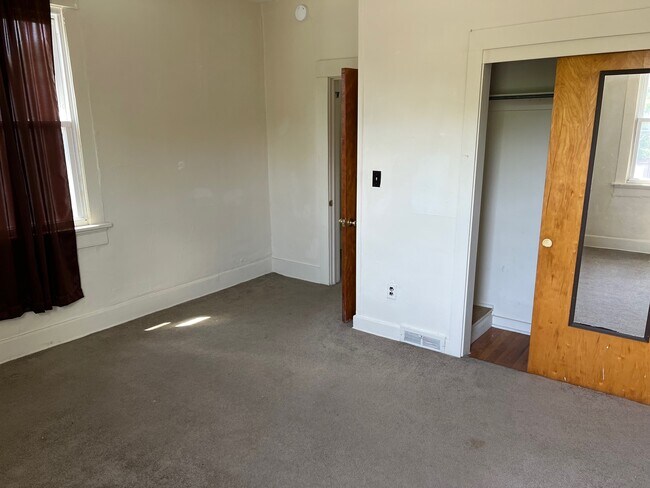 Building Photo - 918 N Mantua St