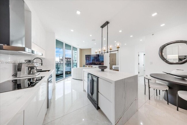 Foto del edificio - 350 S Miami Ave