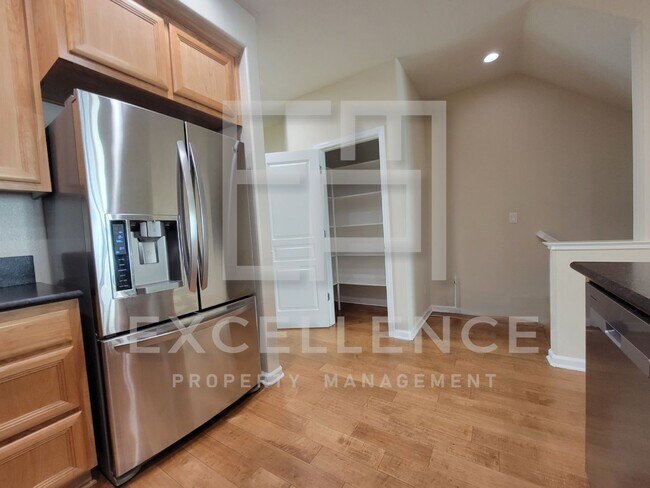 Foto del edificio - Updated 3 Story Townhouse with Garage, in Willow Glen!