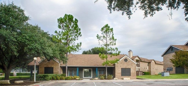 Foto del edificio - River Oaks