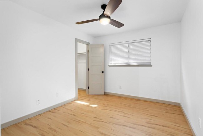 Building Photo - 1304 Armadillo Rd