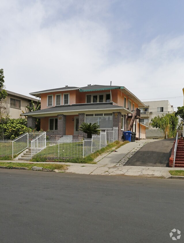 Foto principal - 842 S Kingsley Dr