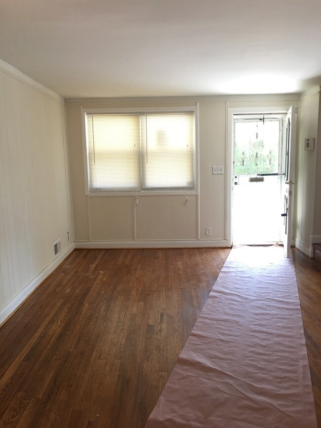 Foto del edificio - 1216 N Augusta Ave