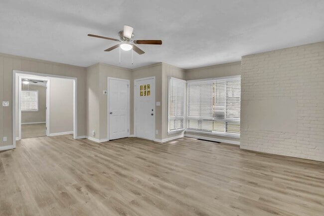 Building Photo - 6061 Lower Brk Ln