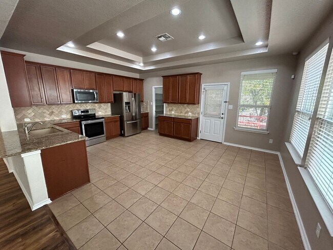 Building Photo - AVAILABLE NOW! 3 Bedroom / 2 Bath Corner L...
