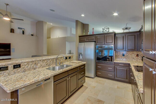 Foto del edificio - 14444 S 8th St