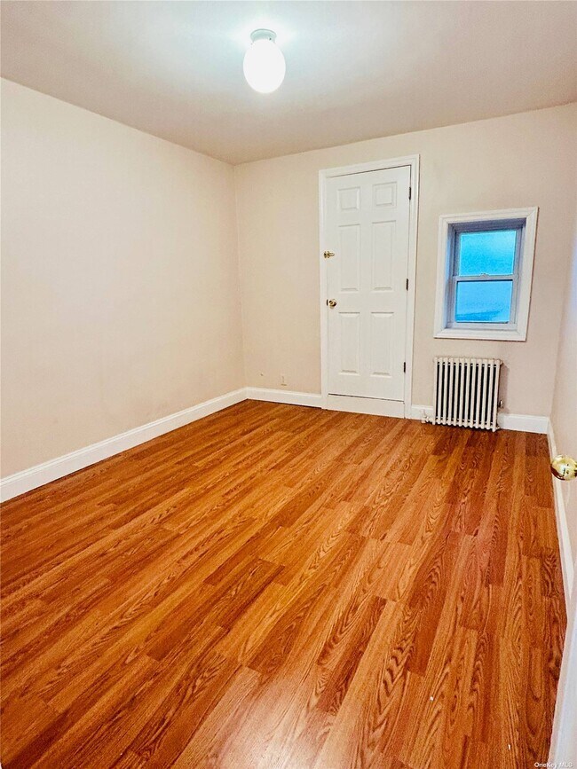 Foto del edificio - 87-86 Little Neck Pkwy