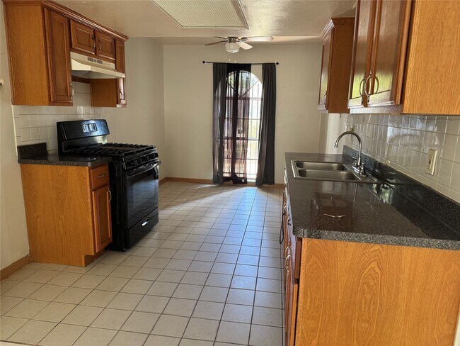 Foto del edificio - 9835 Eblen Dr