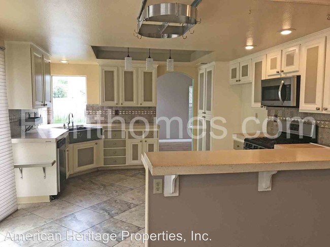 Building Photo - 3 br, 2.5 bath House - 705 Mosaic Circle