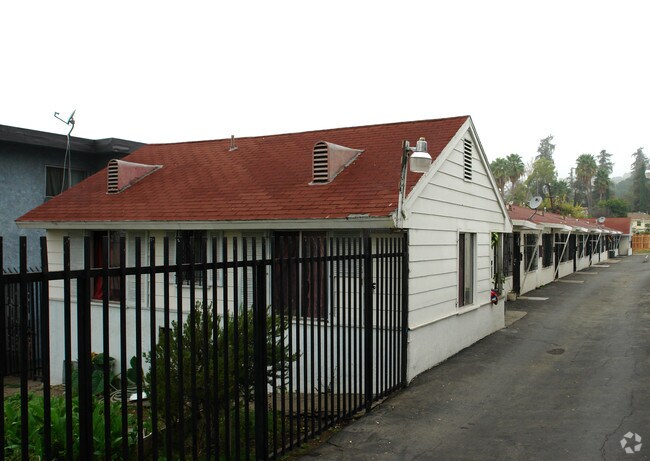 Foto del edificio - 3415-3421 Drew St