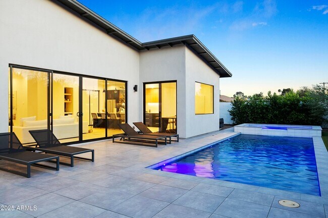 Foto del edificio - 4002 N 33rd Pl