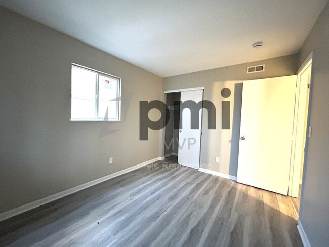 Foto del edificio - 834 Whitethorne Ave