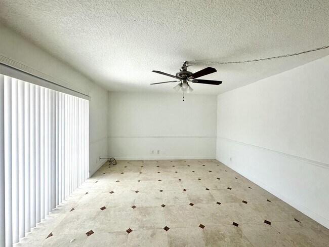 Foto del edificio - 173 Lake Arbor Dr