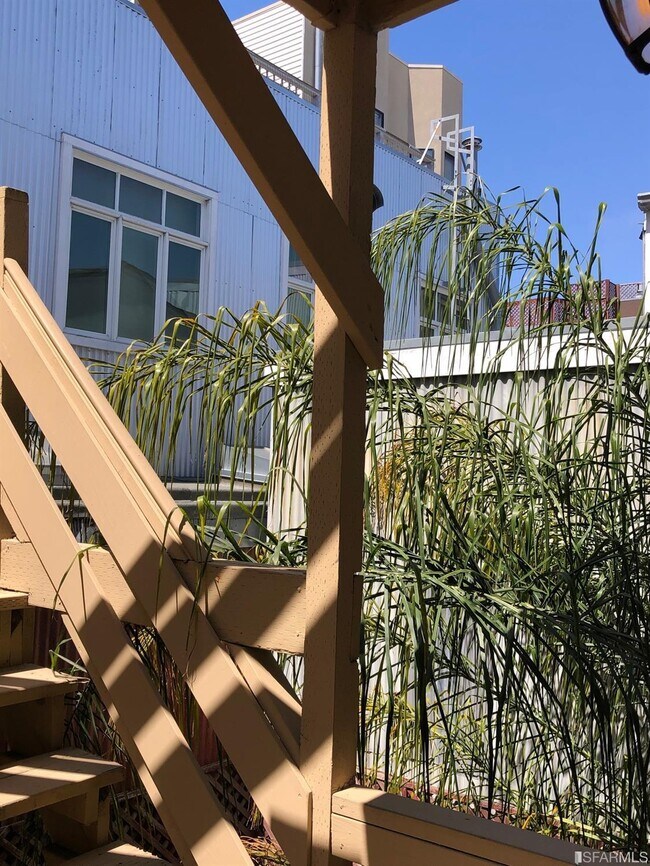 Foto del edificio - 744 Clementina St