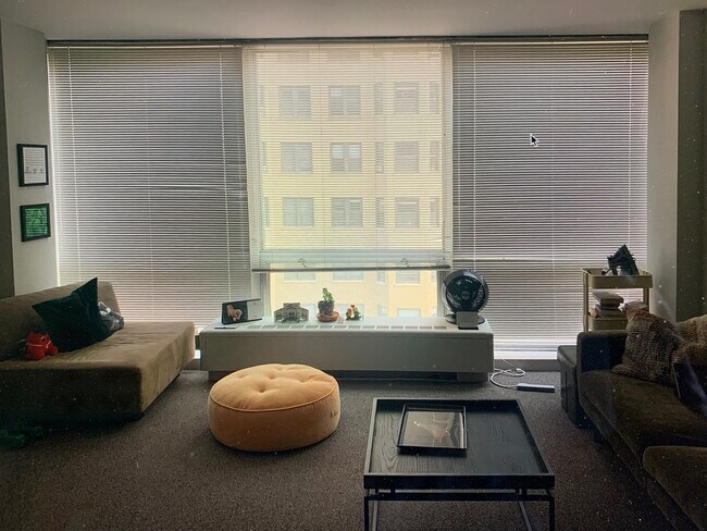 Foto del edificio - 2400 N Lakeview Ave