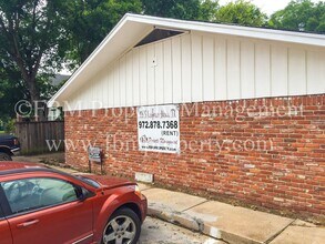 Building Photo - 106 S Kaufman St