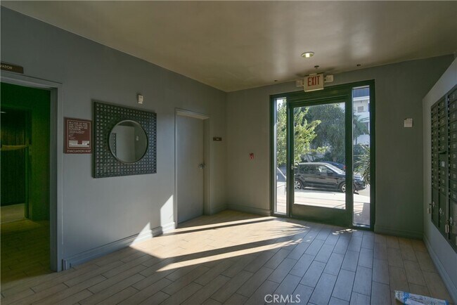 Building Photo - 11925 Kling St