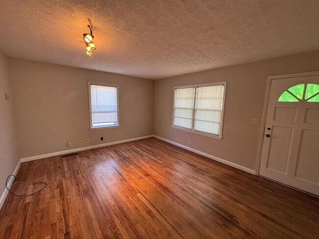 Building Photo - Cozy Home Located in Phenix City!!